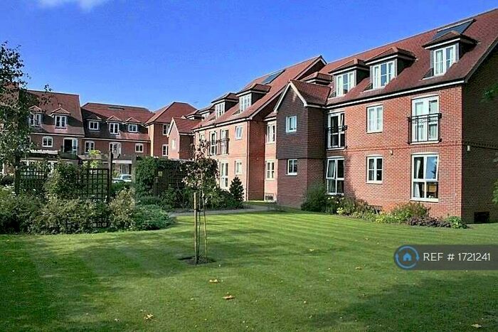 1 Bedroom Flat To Rent In Barnes Wallis Court, Byfleet, West Byfleet, KT14