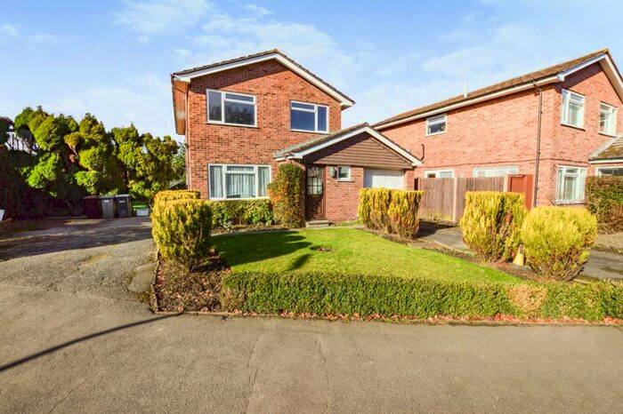 4 Bedroom Detached House To Rent In Fletcher Close, Ottershaw, Chertsey, Surrey, KT16