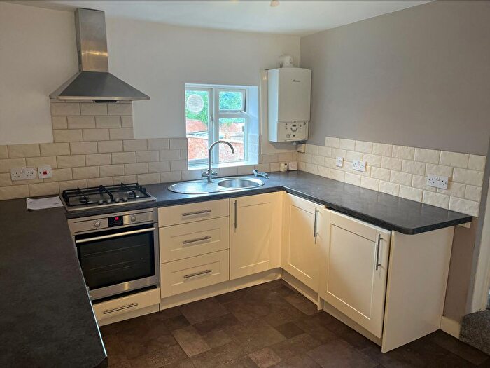 2 Bedroom Flat To Rent In High Street, Alcester, B49