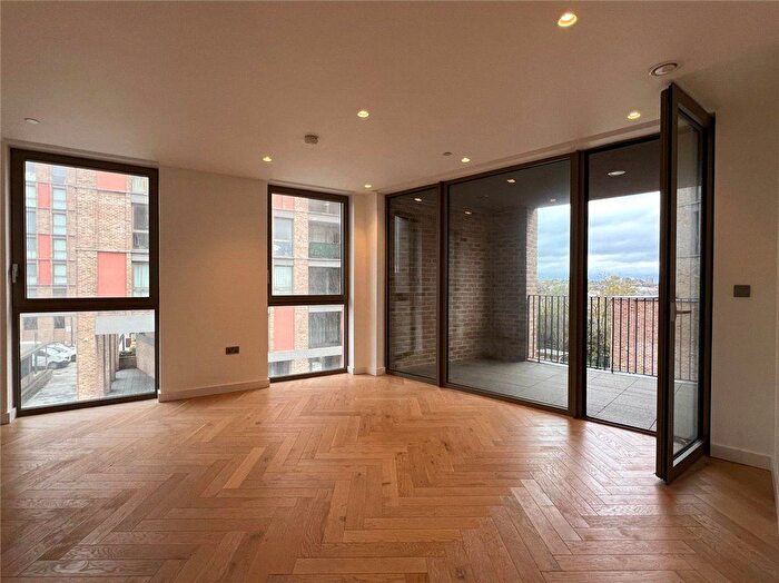 3 Bedroom Flat To Rent In Oberman Road, Dollis Hill, NW10