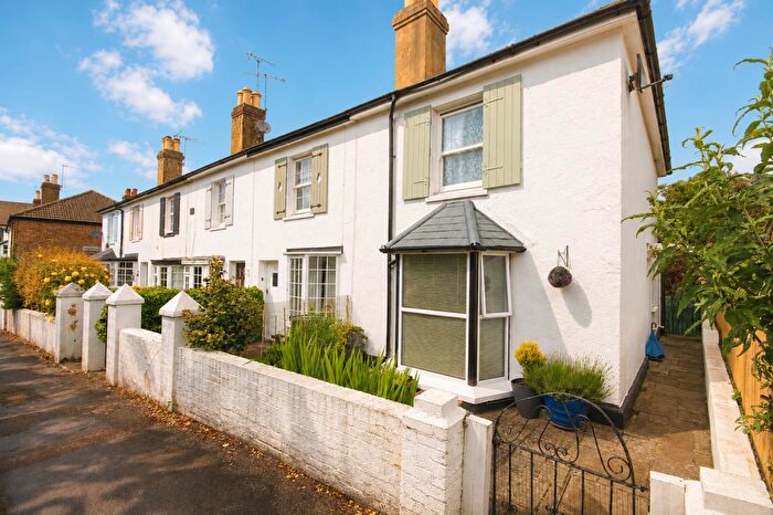 2 Bedroom Cottage To Rent In Church Walk, Leatherhead, KT22