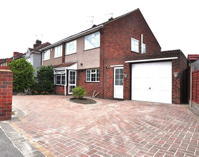 3 Bedroom Semi-Detached House To Rent In Long Lane, Bexleyheath, DA7