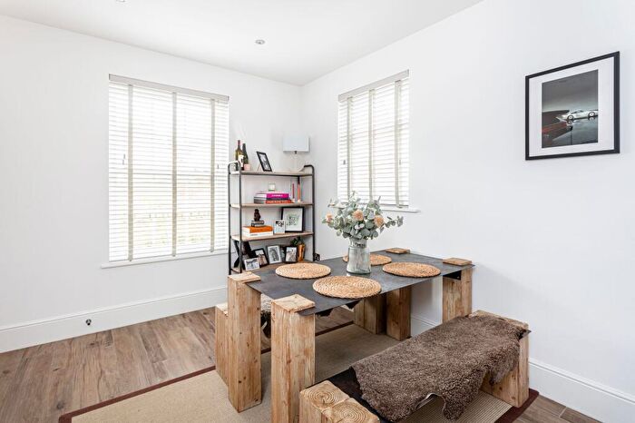4 Bedroom Detached House For Sale In Cowells Road, Woodstock, OX20