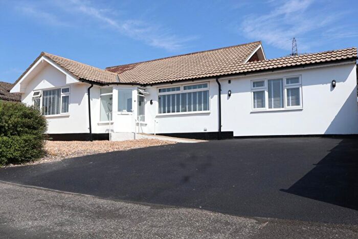 4 Bedroom Bungalow For Sale In Viking Way, Horndean, PO8