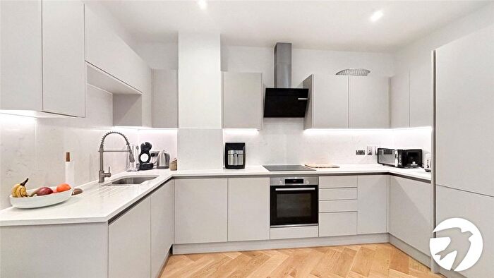 2 Bedroom Flat To Rent In Knoll Rise, Orpington, BR6