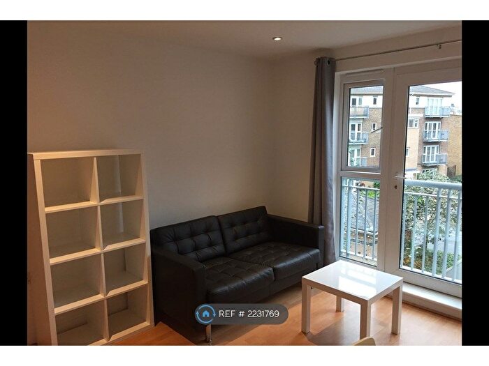 1 Bedroom Flat To Rent In Deancross Street, London, E1