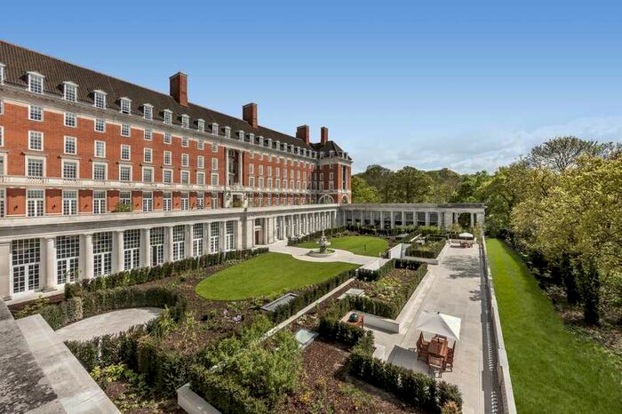 3 Bedroom Flat To Rent In Star & Garter House, Richmond Hill, Richmond, TW10