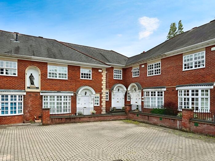 3 Bedroom Terraced House To Rent In The Chyne, Gerrards Cross, SL9