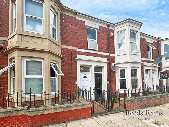 3 Bedroom Flat To Rent In Wingrove Avenue, Newcastle Upon Tyne, Tyne And Wear, NE4