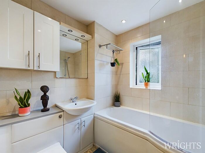 3 Bedroom Terraced House For Sale In Bull Stag Green, Hatfield, AL9