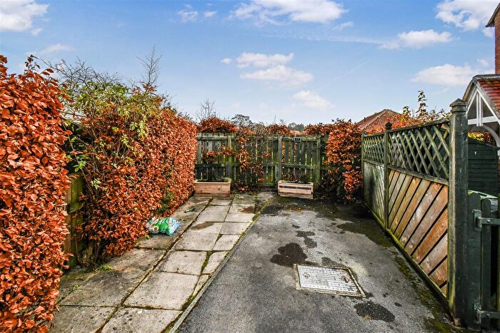2 Bedroom Flat For Sale In Conifer Close, New Earswick, York, YO32