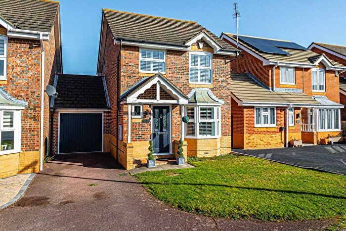 3 Bedroom Detached House For Sale In Truro Crescent, Rayleigh, SS6