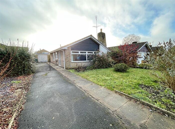 3 Bedroom Detached Bungalow To Rent In Yarburgh Way, York, YO10