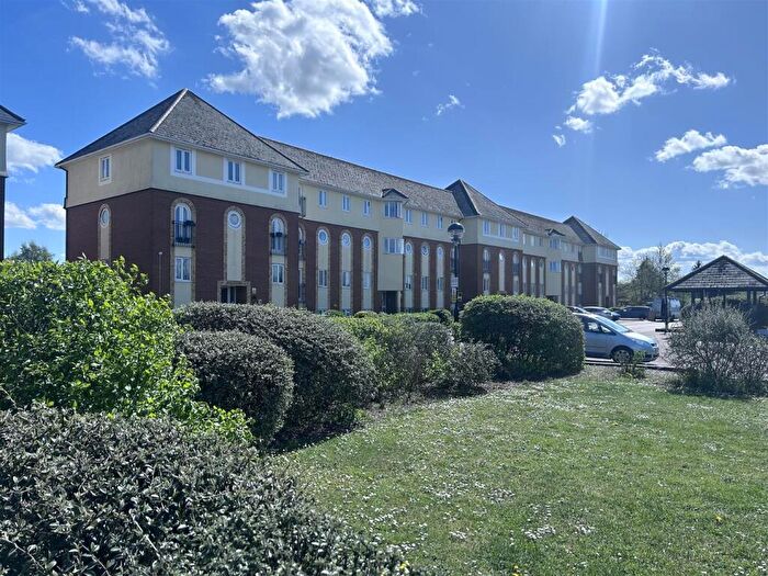 2 Bedroom Flat To Rent In Walsingham Close, Hatfield, AL10