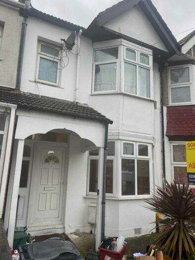 5 Bedroom Terraced House To Rent In Cromwell Road, Hounslow, TW3
