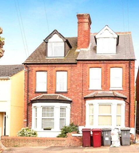 1 Bedroom Flat To Rent In Waverley Road, Reading, RG30