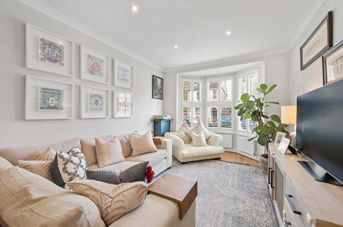 4 Bedroom Semi-Detached House For Sale In Elmgrove Road, Weybridge, KT13