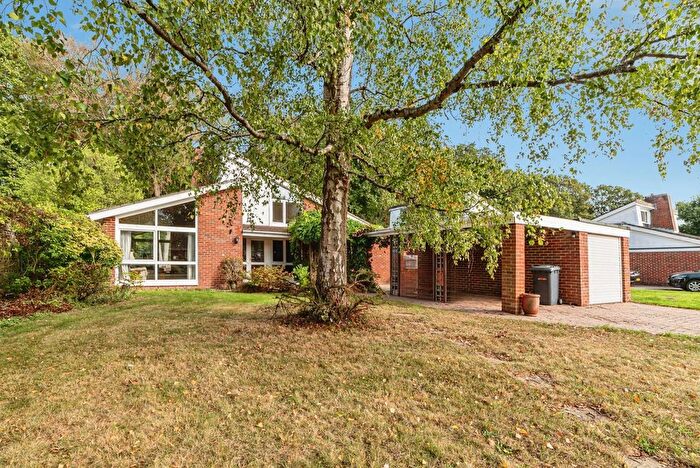 4 Bedroom Detached House For Sale In Conifer Close, Baughurst, Tadley, Hampshire, RG26