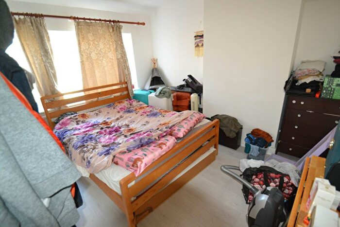 1 Bedroom Semi-Detached House To Rent In Langdale Gardens, Perivale, UB6