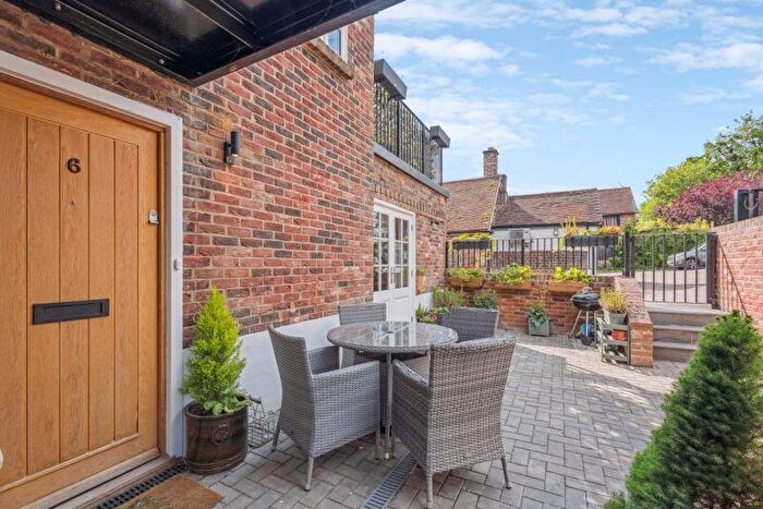 1 Bedroom Flat For Sale In High Street, Great Missenden, HP16