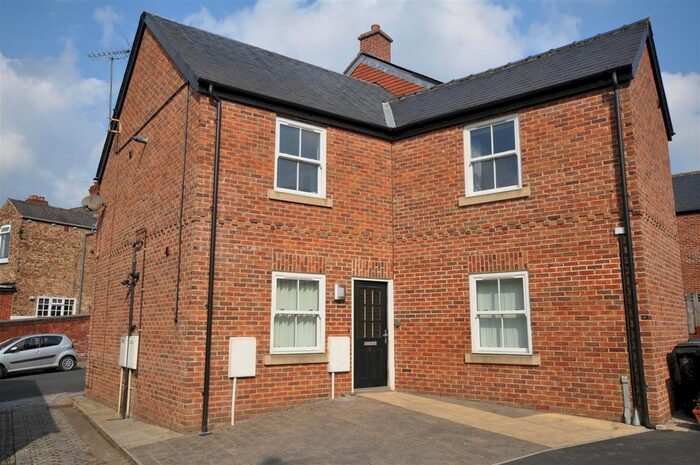 2 Bedroom Flat To Rent In Percy Mews, South Bank, York, YO23