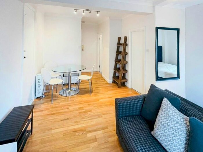 Studio To Rent In Warren Court, Euston Road, London, NW1