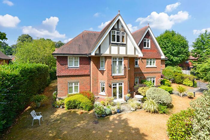 2 Bedroom Flat For Sale In Mark Way, Godalming, GU7