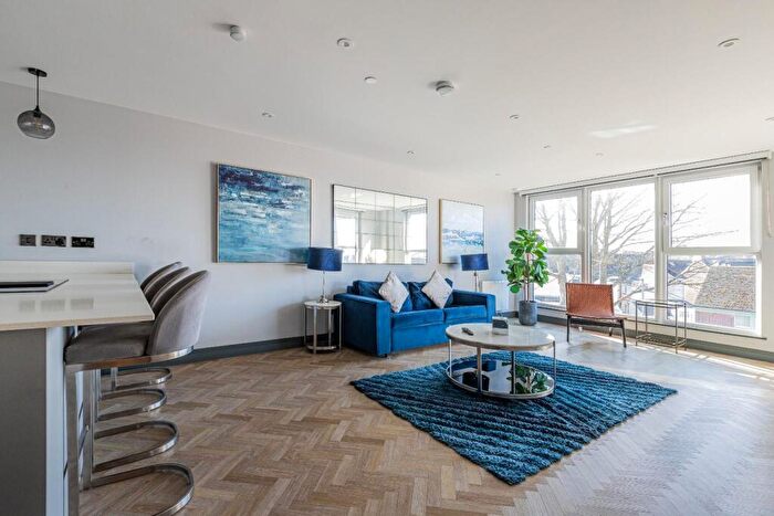 2 Bedroom Apartment For Sale In The Moorwell, Windsor Road, Penarth, CF64