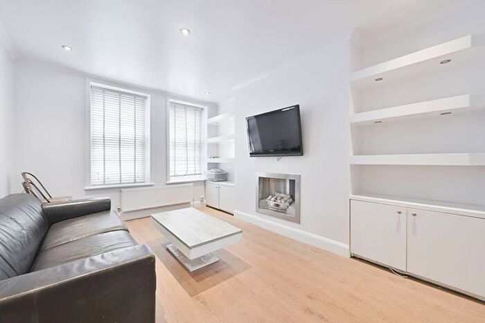 1 Bedroom Flat To Rent In Hanson Street, Fitzrovia, London, W1W