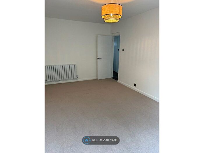1 Bedroom Flat To Rent In Randmore Court, Beckenham, BR3