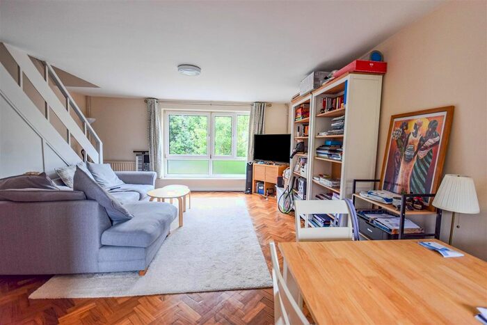 2 Bedroom Flat To Rent In Edge Hill, London, SW19