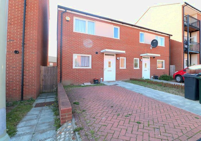 3 Bedroom Semi-Detached House To Rent In Frinsted Gardens, Ashford, TN23