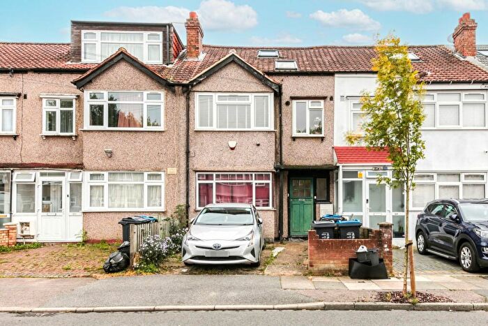 2 Bedroom Maisonette For Sale In Galpins Road, Thornton Heath, CR7