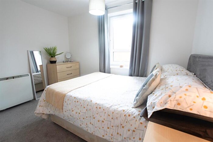 2 Bedroom Apartment For Sale In Sandy Lane, Coventry * Vacant & Immaculate Throughout *, CV1 - Photo 12