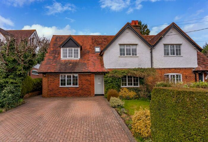 4 Bedroom Semi-Detached House For Sale In The Bit, Wigginton, Tring, HP23