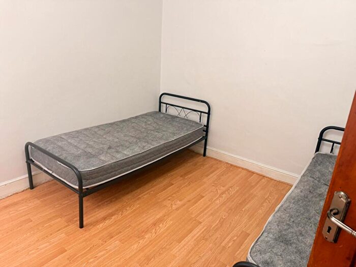 2 Bedroom Flat To Rent In Charlemont Road, Eastham, E6