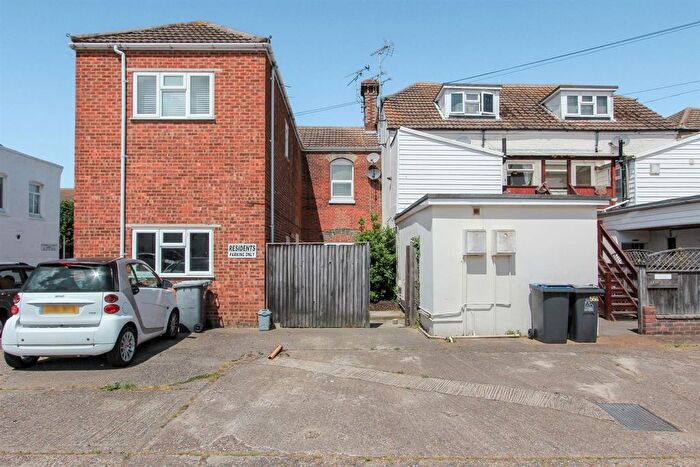 2 Bedroom Flat To Rent In Canterbury Road, Whitstable, Kent, CT5