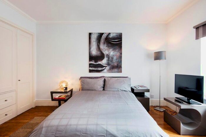 Studio To Rent In Short's Gardens, London, WC2H