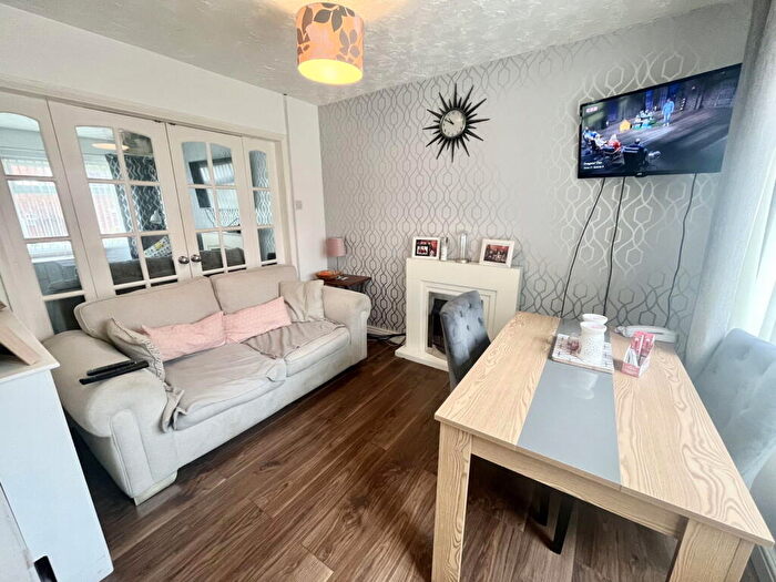3 Bedroom Semi-Detached House For Sale In Weaver Close, Pensnett, Brierley Hill, DY5