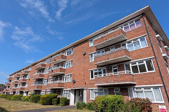 1 Bedroom Flat To Rent In Withewood Mansions, SO15