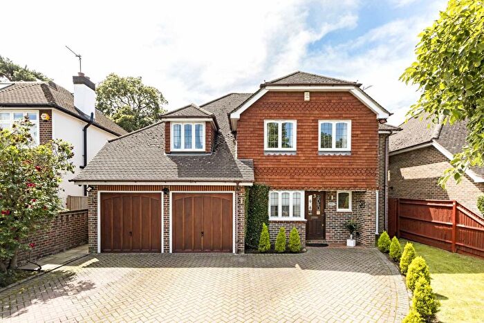 5 Bedroom Detached House For Sale In Warwick Close, Hampton, TW12
