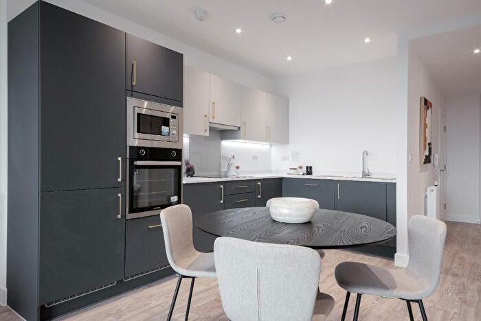 2 Bedroom Flat To Rent In Dukes Road, Wood Street, Walthamstow, E17