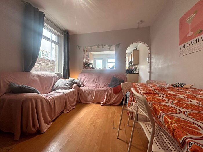 5 Bedroom Terraced House To Rent In Allensbank Road, Heath, CF14