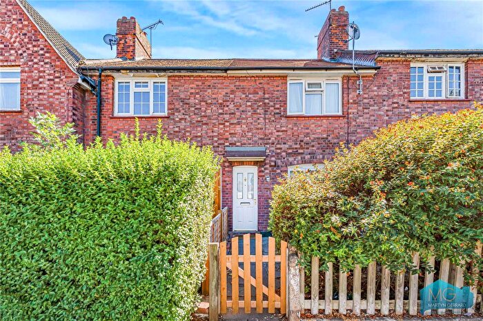 2 Bedroom Detached House For Sale In Everington Road, London, N10