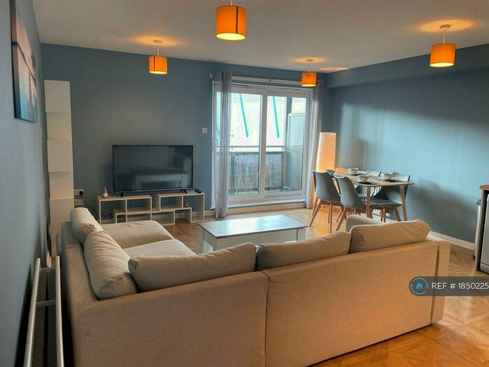 2 Bedroom Flat To Rent In Hawkhill Close, Edinburgh, EH7