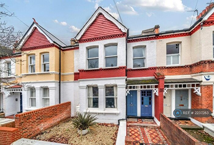 3 Bedroom Maisonette To Rent In Oakmead Road, London, SW12