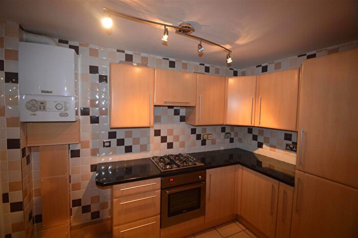 1 Bedroom Flat To Rent In Elphinstone Road, London, E17