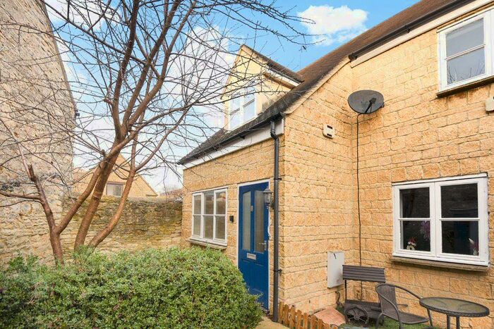 1 Bedroom Property To Rent In High Street, Witney, OX28