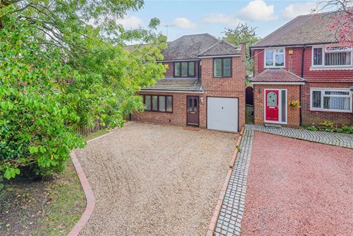 4 Bedroom Semi-Detached House For Sale In Fawkham Avenue, Longfield, Kent, DA3