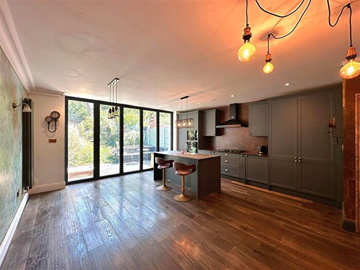3 Bedroom House To Rent In Slades Gardens, Enfield, EN2